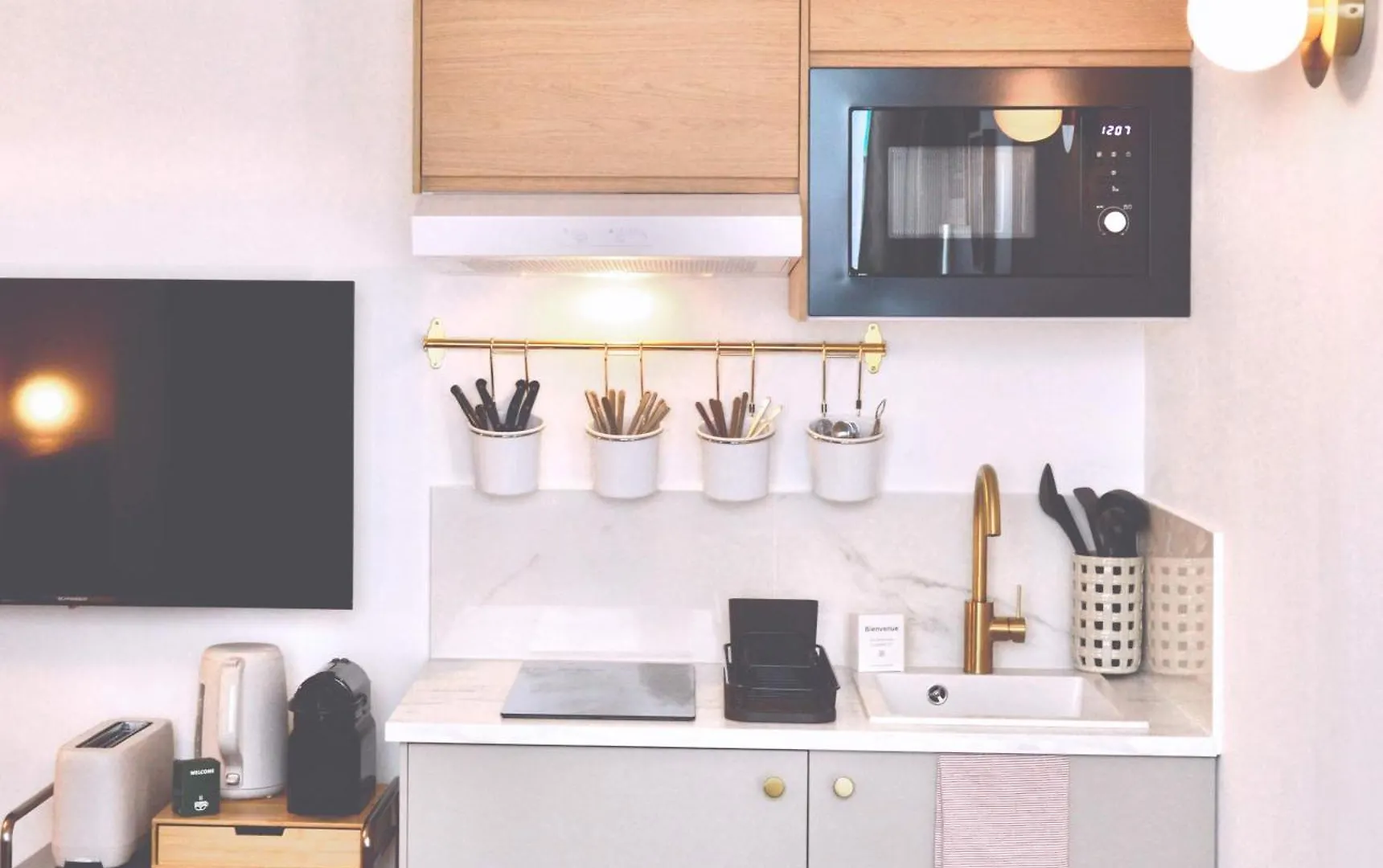 Stylish Loft-Style Apartment In The 10Th Párizs
